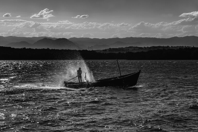 Lourdes Maria de Souza Salarini - The-boy-and-his-boat
